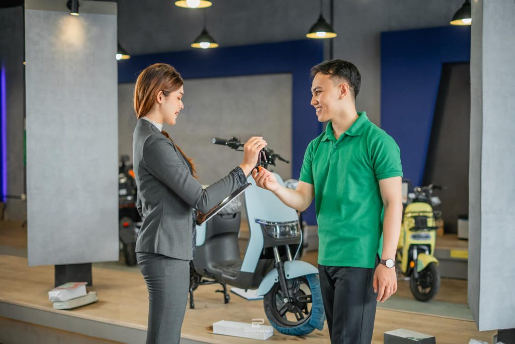 mejor moto electrica calidad precio 2025
